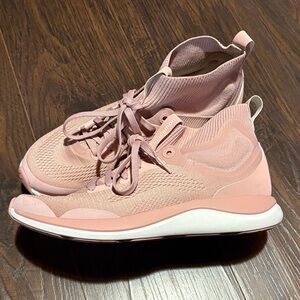 Lululemon Women’s Chargefeel Mid Sneaker 8
